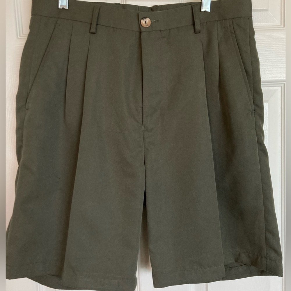 Men’s shorts golf shorts pleated front shorts classic style olive green 34 waste